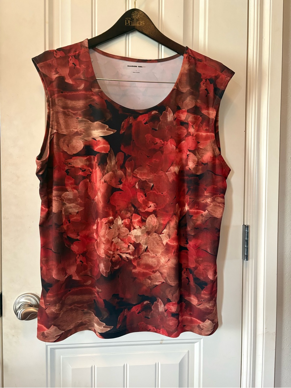 Allison Daley Red Floral Sleeveless Scoop Neck Tank (23 PTP 25 long)